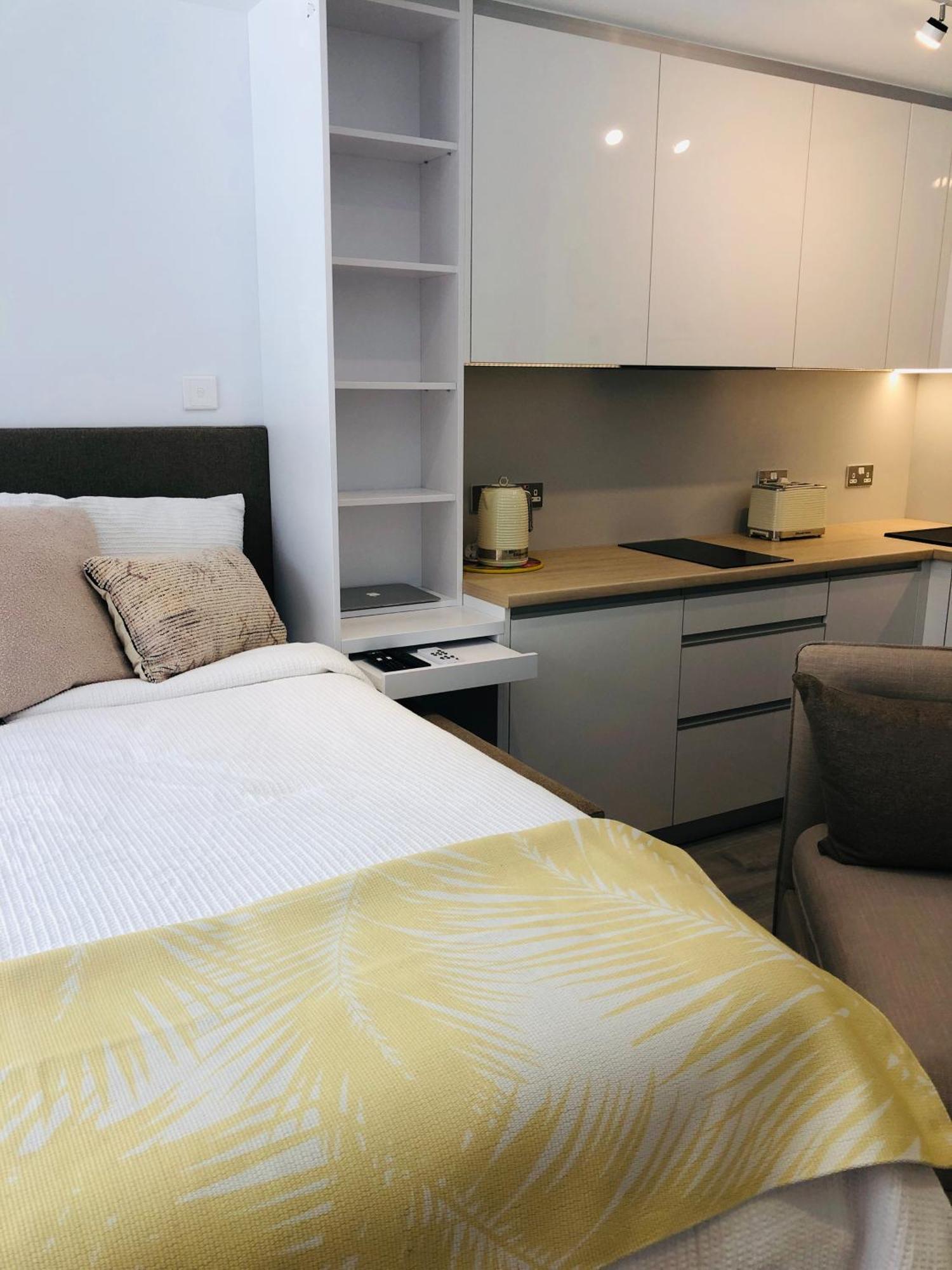 Cp High Floor Luxury Studio Sleeps 3 Gibraltar Extérieur photo